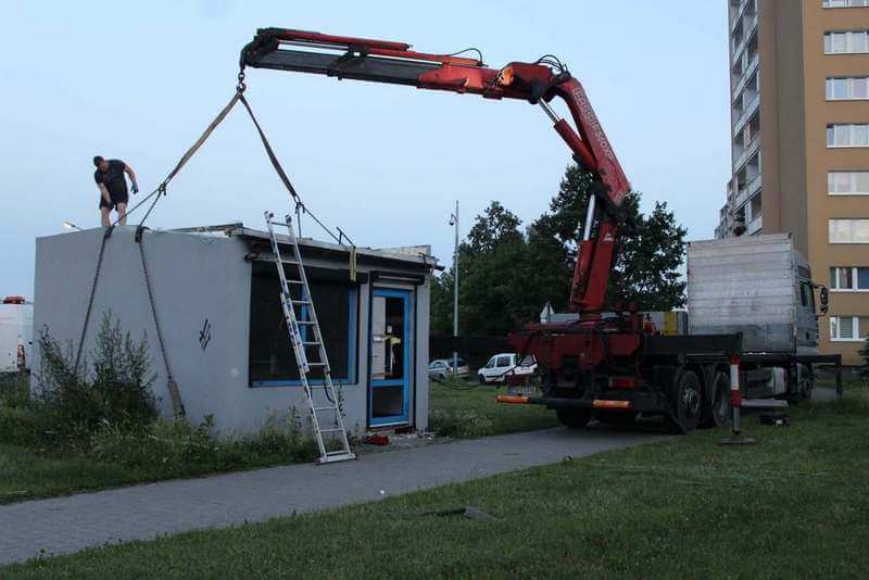 Transport kontenerów budowlanych